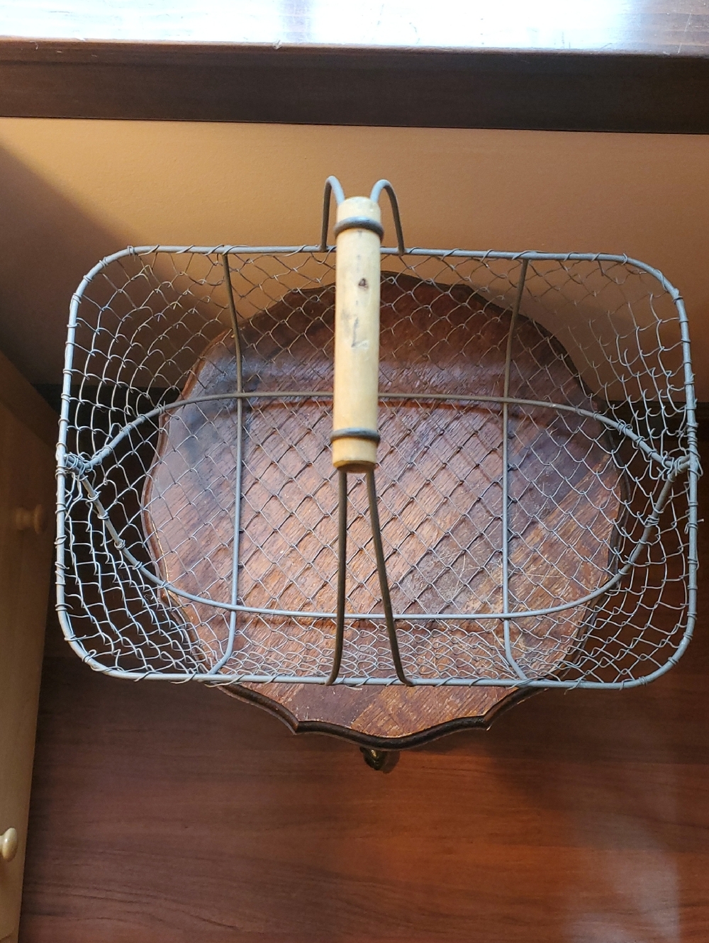 Vintage Metal Egg Basket - Picture 2 of 6